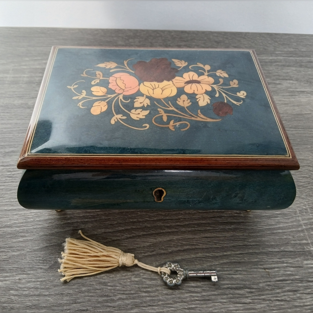 Vintage Sorrento Italy Inlaid Music Box Reuge Swiss Movement Plays “More” w/ Key